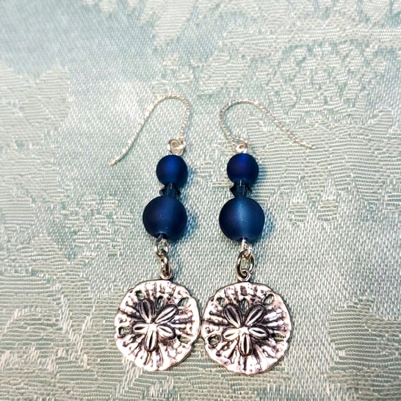 J & R Gems & Jewelry. Jewelry - Sterling Silver Pierced Sanddollar Earrings.